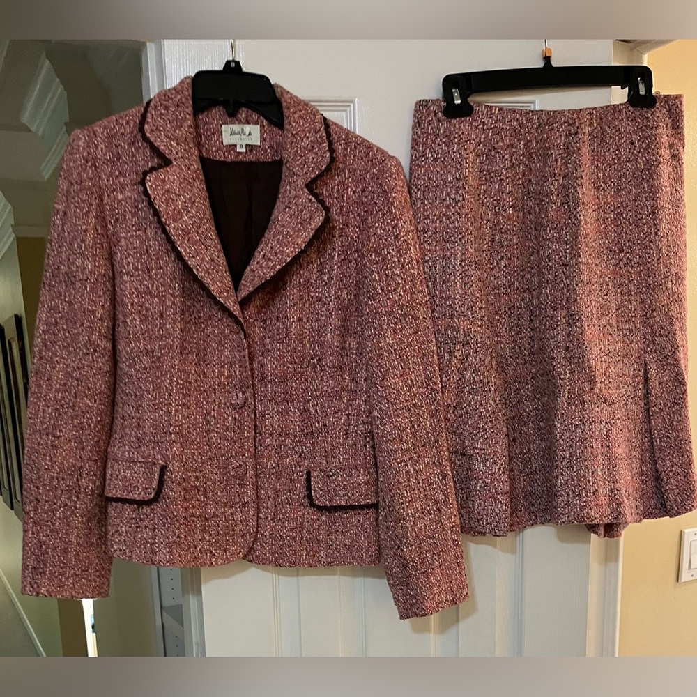 Neiman Marcus Exclusive tweed suit!! Fully lined 😊